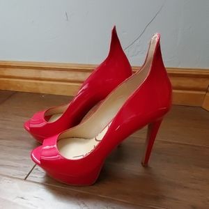 New red pumps